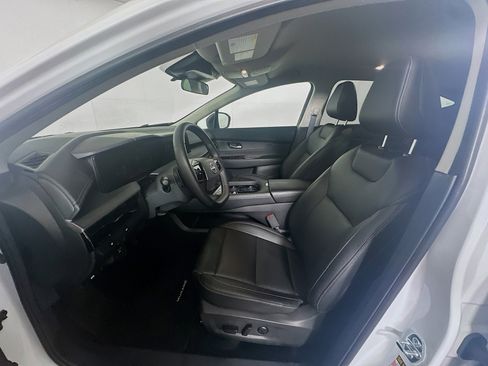 Used 2025 Nissan Murano SV FWD image 13