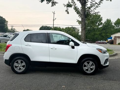 Used 2021 Chevrolet Trax LS w/ Fleet Convenience Package AWD/4WD image 7