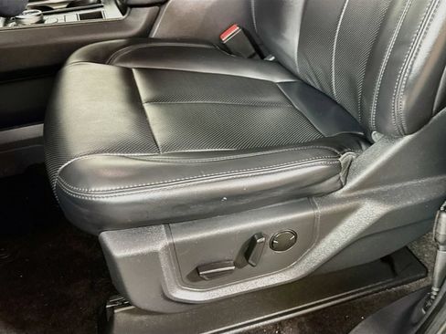 Used 2022 Ford Expedition XLT RWD image 23