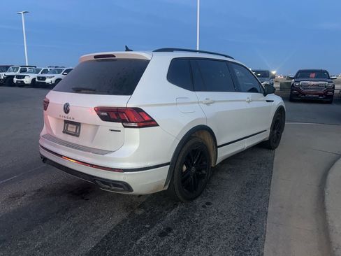 Used 2022 Volkswagen Tiguan SE R-Line image 3