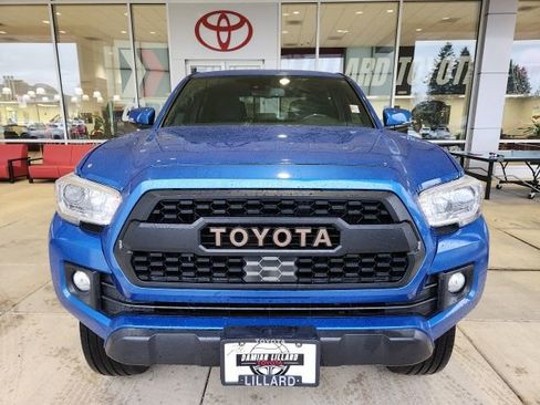 Used 2018 Toyota Tacoma TRD Off-Road w/ Technology Package AWD/4WD image 5