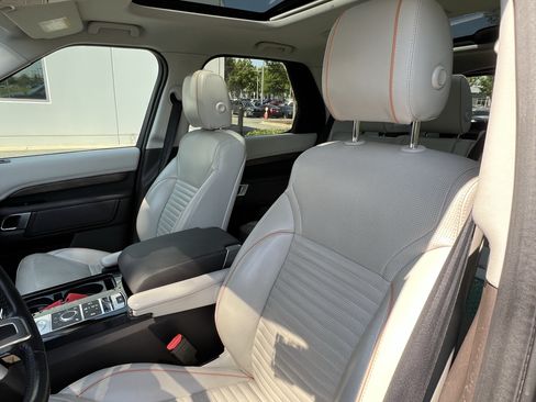 Used 2019 Land Rover Discovery HSE AWD/4WD image 16