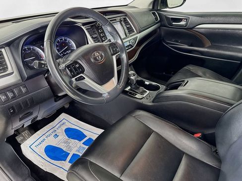 Used 2018 Toyota Highlander XLE AWD/4WD image 10