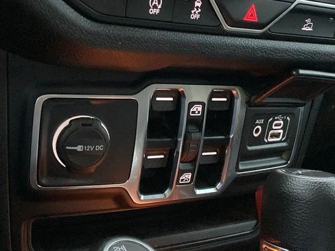 Used 2025 Jeep Gladiator Sport AWD/4WD image 23