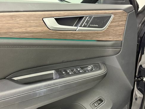 Used 2025 Volkswagen Atlas SEL Premium R-Line image 25