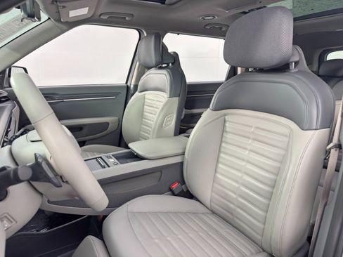 Used 2024 Kia EV9 Land image 43