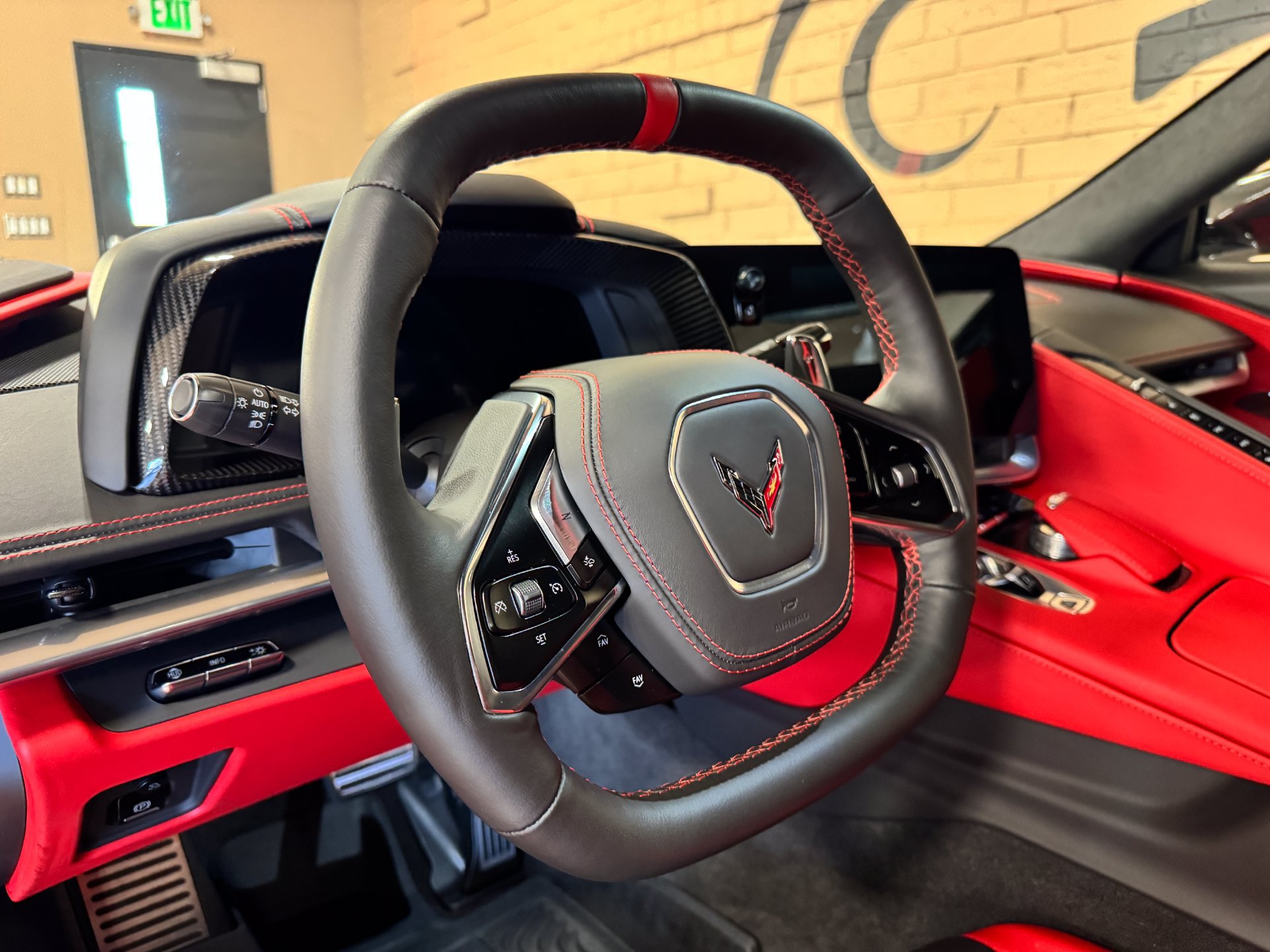 Used 2025 Chevrolet Corvette Stingray Premium Cpe w/ Z51 Performance Package RWD image 95