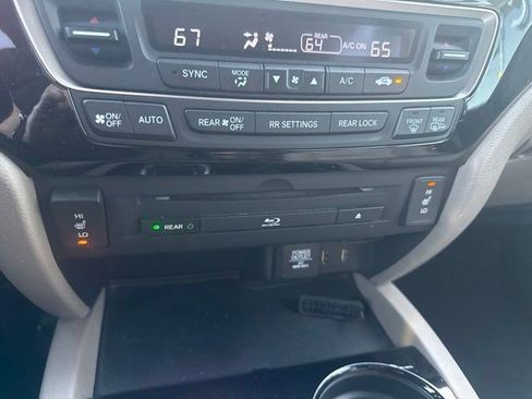 Used 2017 Honda Pilot Touring image 19