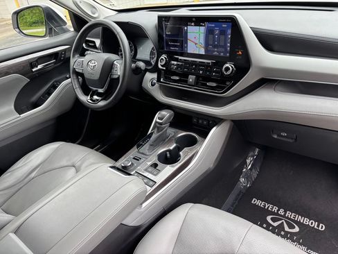 Used 2020 Toyota Highlander Platinum AWD/4WD image 30