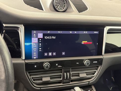 Certified 2022 Porsche Macan image 26