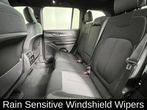 New 2025 Jeep Grand Cherokee Laredo image 17
