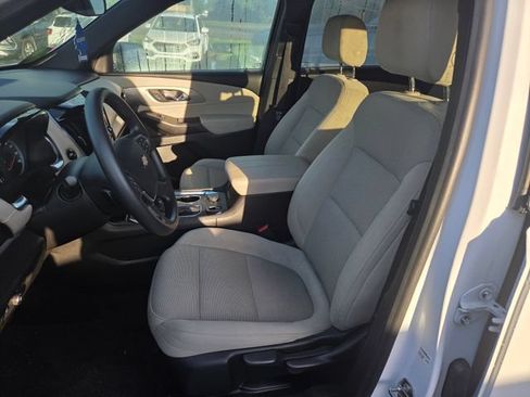 Used 2022 Chevrolet Traverse LS FWD image 10