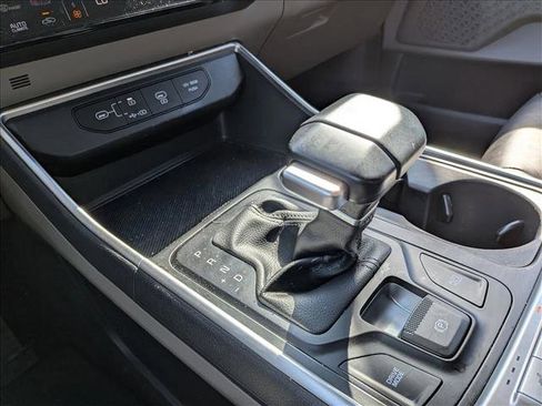 Used 2025 Kia Carnival image 12