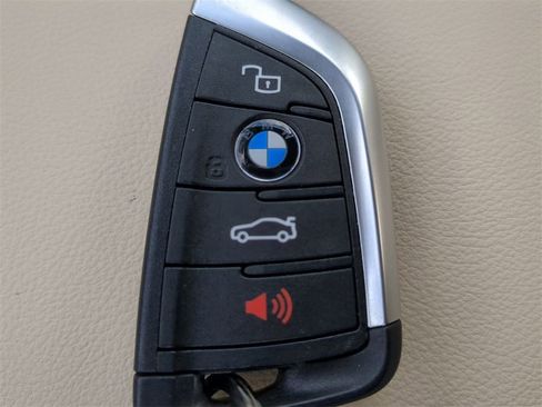 Certified 2025 BMW 330i Sedan w/ Convenience Package image 31