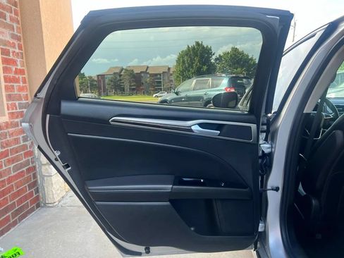 Used 2014 Ford Fusion SE w/ Equipment Group 202A FWD image 27