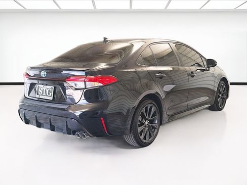 Used 2025 Toyota Corolla SE w/ SE Premium Package image 4