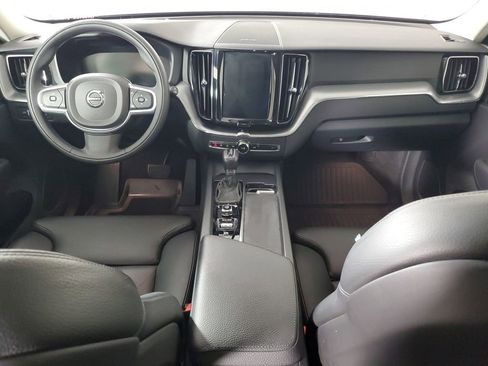 Used 2019 Volvo XC60 T5 Momentum w/ Multimedia Package image 17
