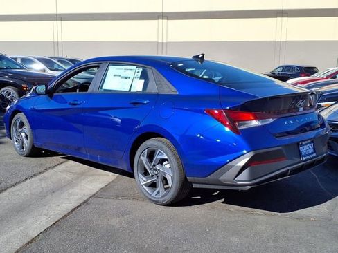 Used 2025 Hyundai Elantra Sport FWD image 5