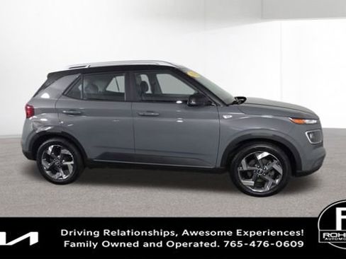 Used 2022 Hyundai Venue Limited image 2