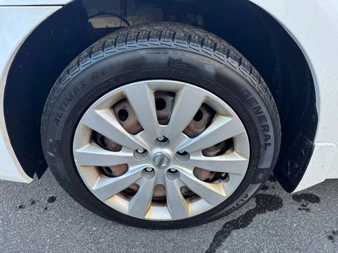 Used 2015 Nissan Sentra S image 8