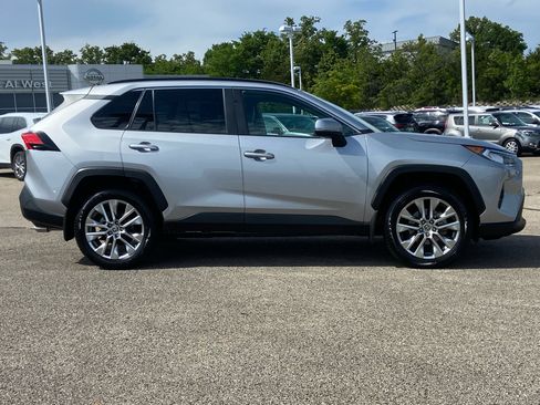 Used 2021 Toyota RAV4 XLE Premium AWD/4WD image 4