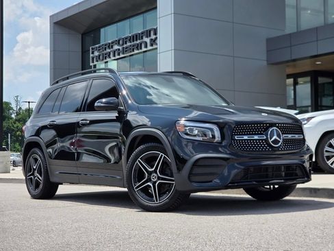 Used 2021 Mercedes-Benz GLB 250 4MATIC image 2