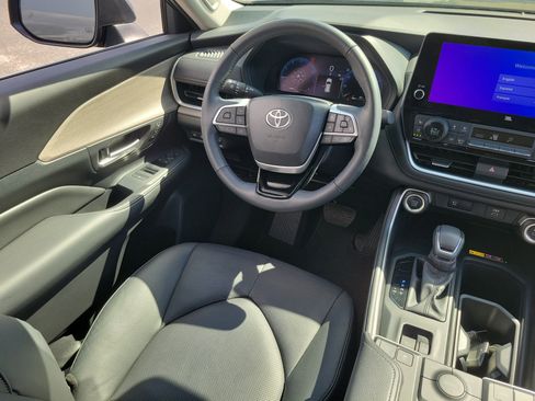 Used 2025 Toyota Grand Highlander FWD image 18