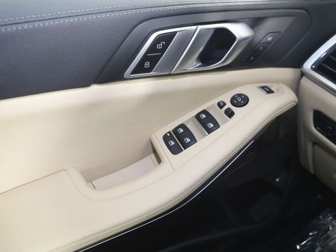 Used 2022 BMW X5 xDrive45e AWD/4WD image 32