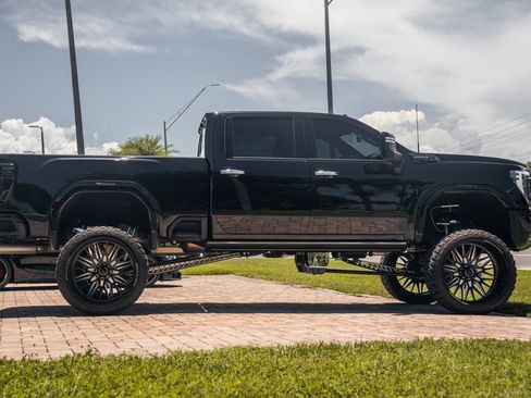 Used 2024 GMC Sierra 3500 Denali Ultimate AWD/4WD image 6