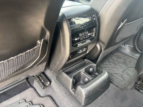 Used 2024 Jeep Grand Cherokee L Altitude AWD/4WD image 22