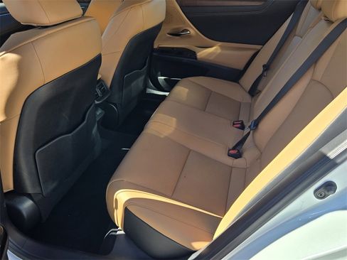 Used 2024 Lexus ES 350 w/ Premium Package image 10