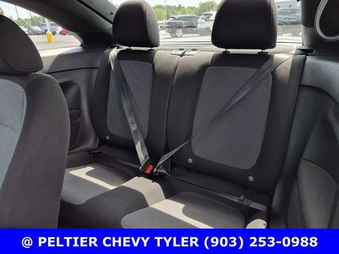 Used 2018 Volkswagen Beetle 2.0T S FWD image 19