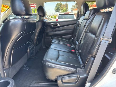 Used 2020 Nissan Pathfinder SL FWD image 19