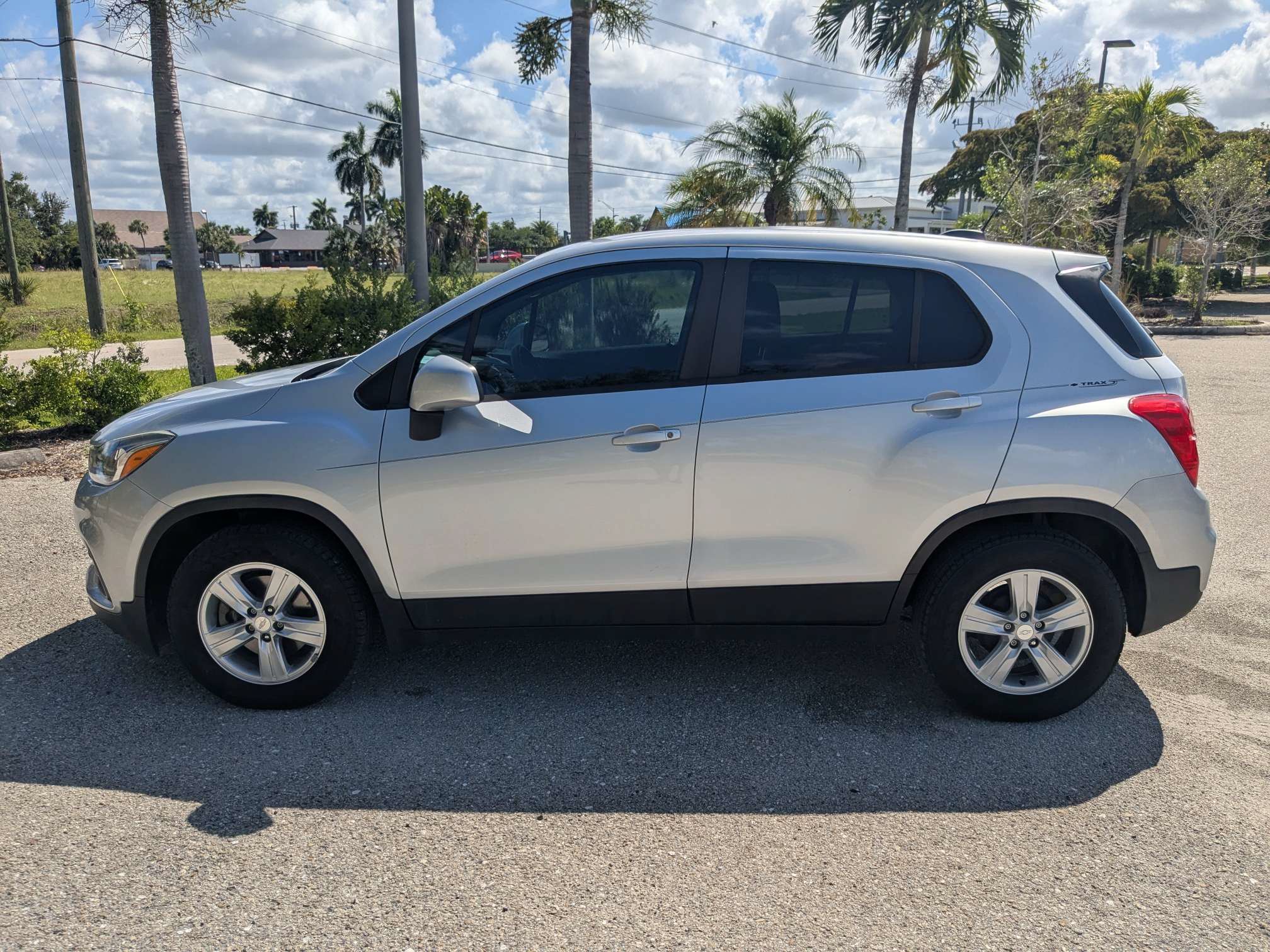 Used 2020 Chevrolet Trax LS w/ Tint and Cruise Package FWD image 8