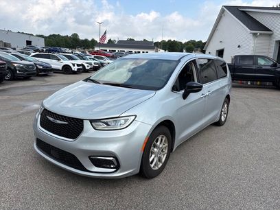 Used 2024 Chrysler Pacifica Touring-L