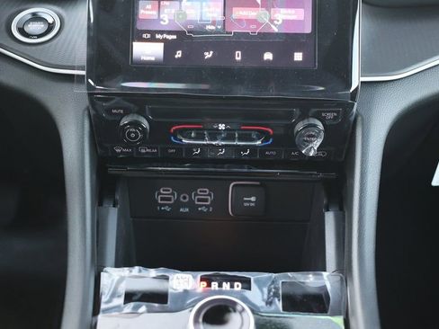 New 2025 Jeep Grand Cherokee Laredo X w/ Trailer Tow Package AWD/4WD image 31