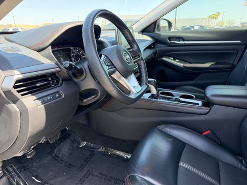 Certified 2024 Nissan Altima 2.5 SR FWD image 2