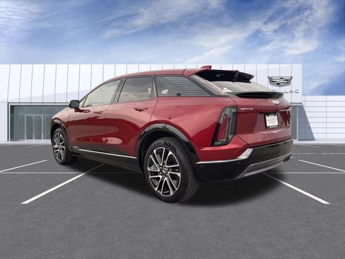 Certified 2025 Cadillac Optiq Sport 2 w/ LPO, Floor Liner Package AWD/4WD image 6