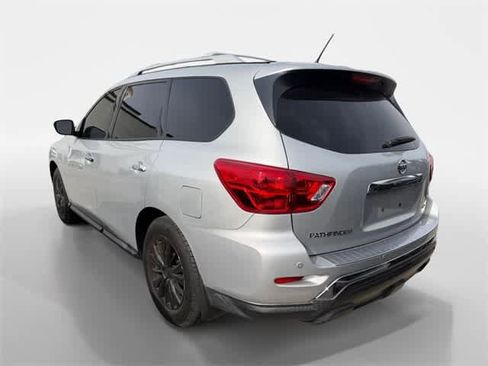 Used 2018 Nissan Pathfinder SL image 4