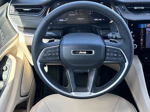 New 2026 Jeep Grand Cherokee L Limited w/ Limited Altitude Package RWD image 18