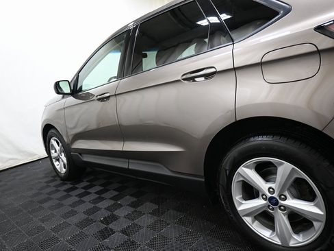 Used 2019 Ford Edge SE image 17