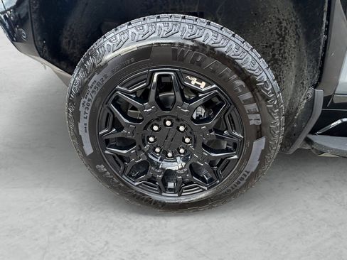 Used 2025 GMC Hummer EV 2X image 24