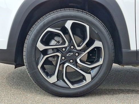 Used 2025 Chevrolet Trax RS w/ Sunroof Package FWD image 8