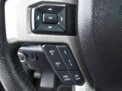Used 2015 Ford F150 Platinum w/ Equipment Group 701A Luxury AWD/4WD image 16