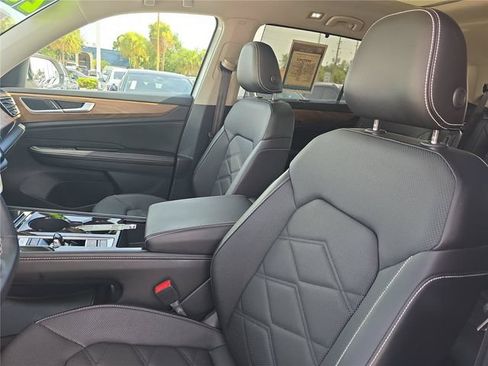 Used 2024 Volkswagen Atlas SE FWD image 21
