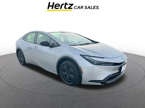 Used 2025 Toyota Prius LE image 1