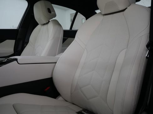 Used 2025 BMW 530i image 12