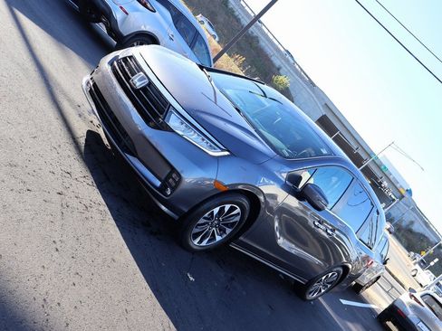 Certified 2024 Honda Odyssey EX-L image 3