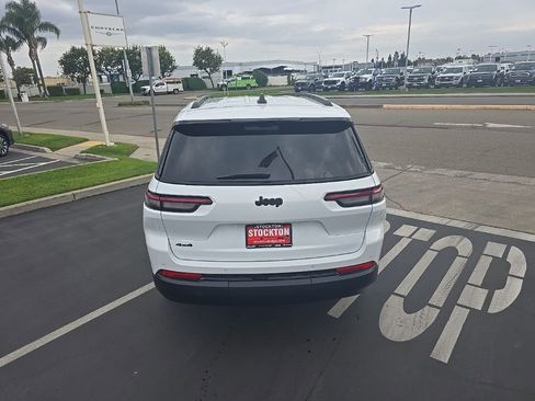 New 2025 Jeep Grand Cherokee L Altitude image 13