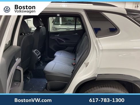 New 2026 Volkswagen Tiguan SE R-Line image 10